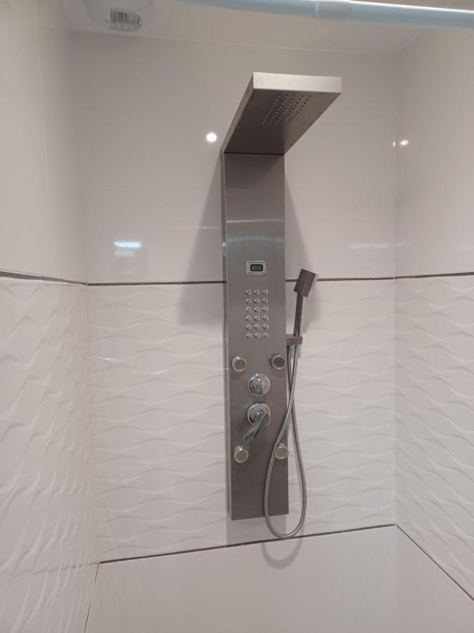 נבר Chambre Privee/Climatisee+Tv /Petit Dejeuner Inclu/Tout Confort מראה חיצוני תמונה